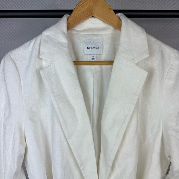 NEW✨Chic White Blazer by Nine West Size Medium - Picture 2 of 7